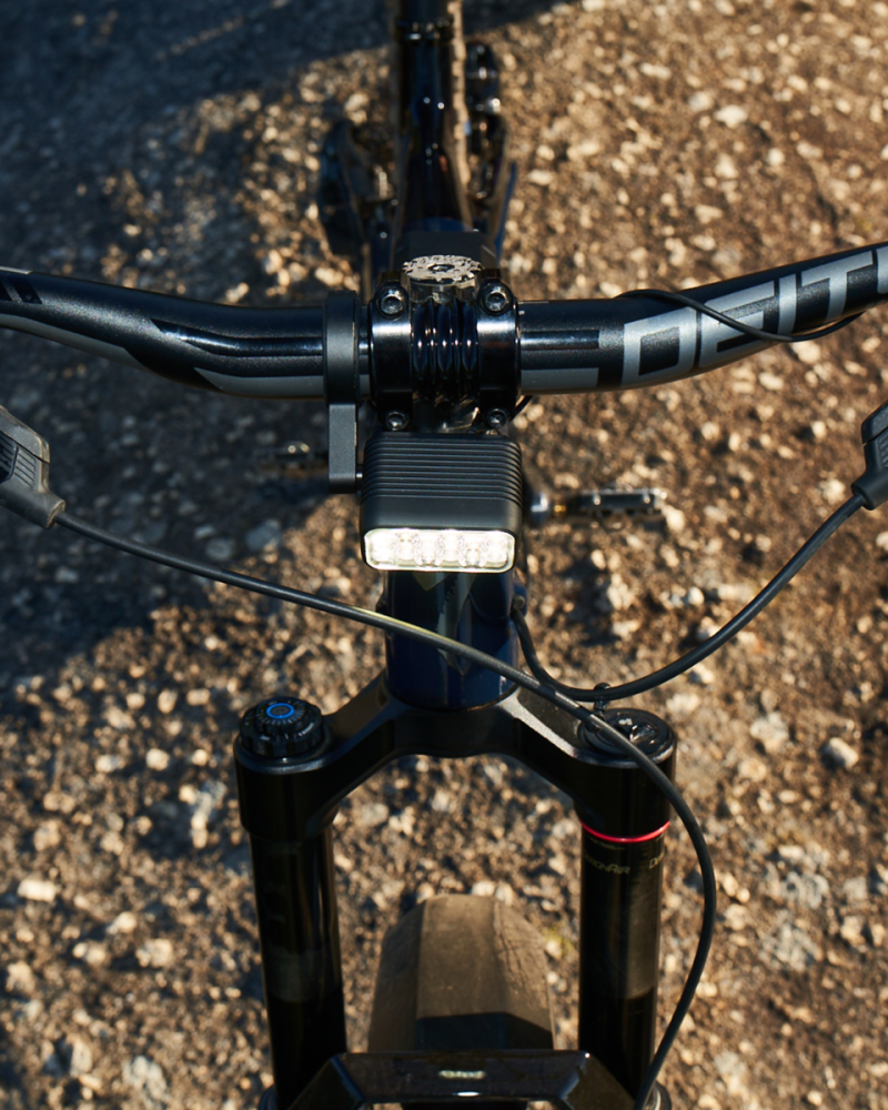 Knog Scheinwerfer Blinder X 1800 mit externem Akku 10'000 mAh
